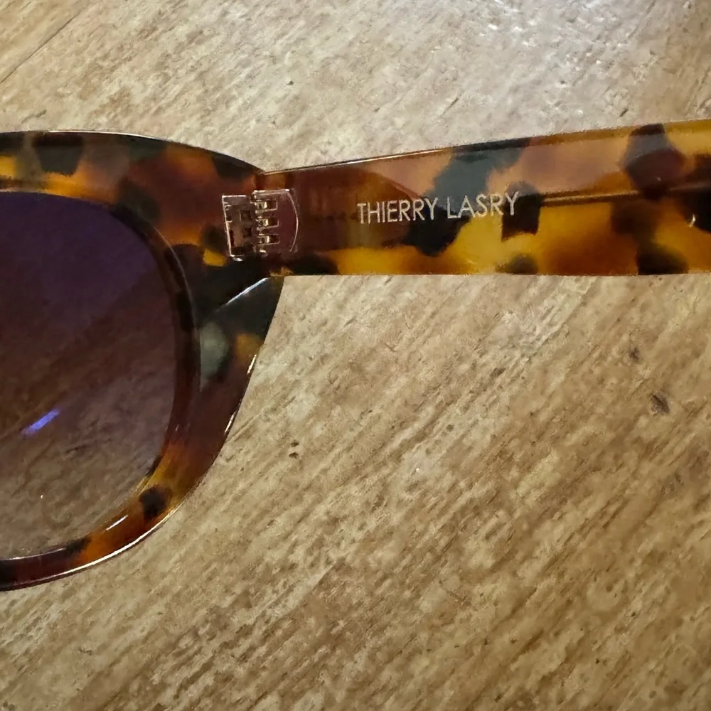 Tortoise Shell Cat-Eye Sunglasses - Picture 2 of 4